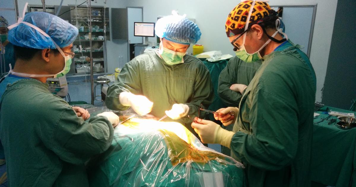 UK Neurosurgery Group Performs Chinese Hospital's First