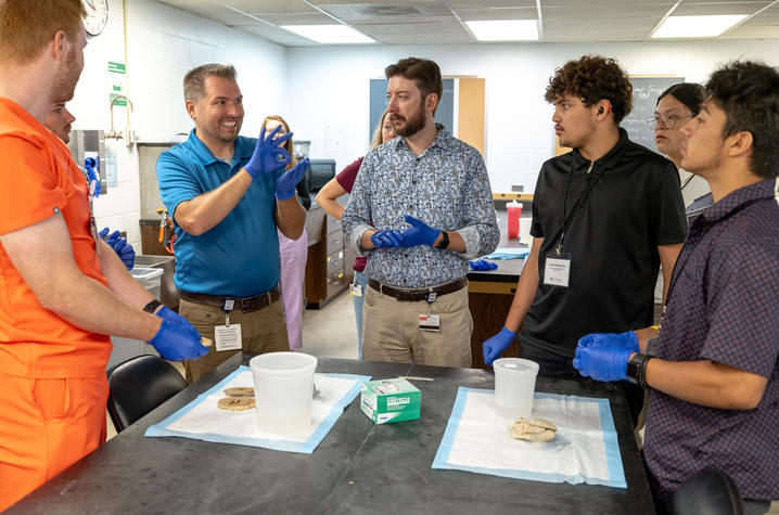 Students in Wiilmot Cancer Center’s Deaf Scientists Program