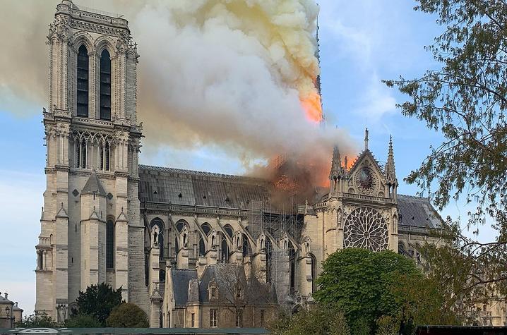 photo of Notre Dame fire