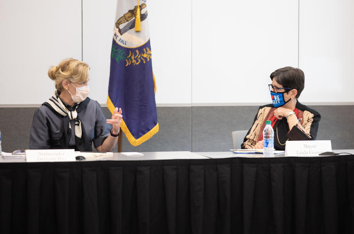 photo of Dr. Deborah Birx with Lexington Mayor Linda Gorton