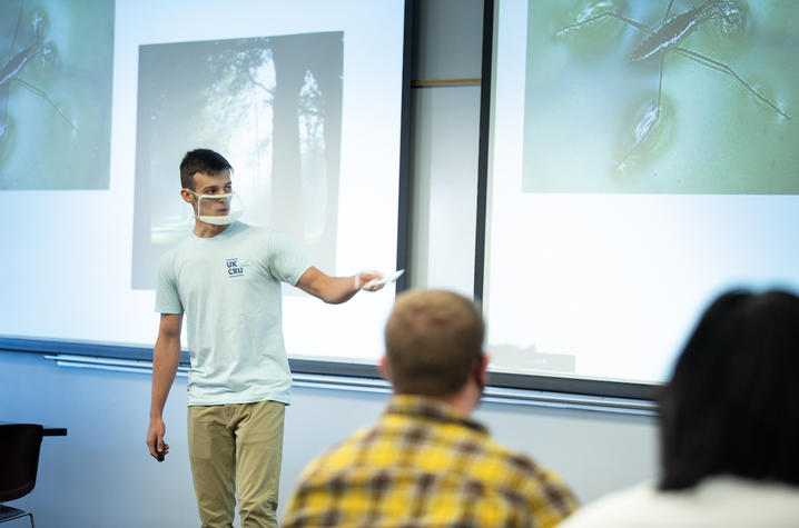 A student presenting in a clear face mask. Photo by Mark Cornelison | UKphoto