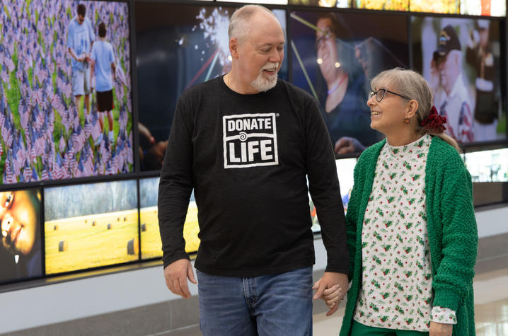 image of tom and debbie walking through the hospital