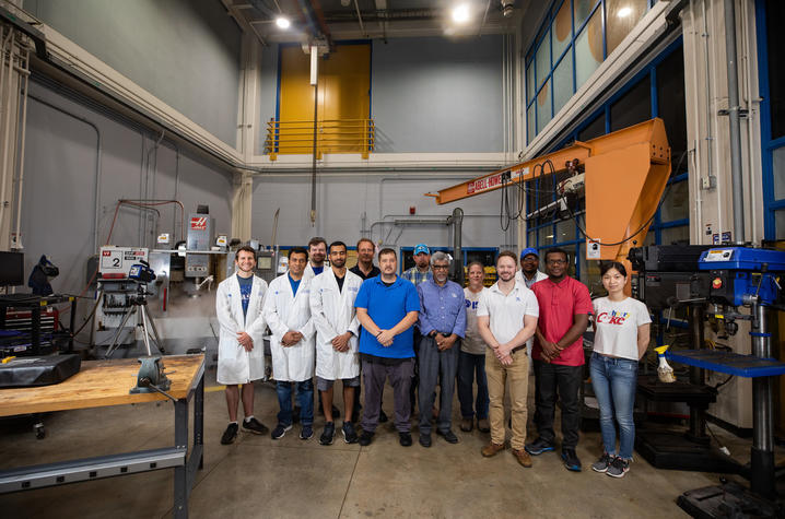 Photo of faculty, staff and students in the ISM Sustainable Machining Research Lab. 