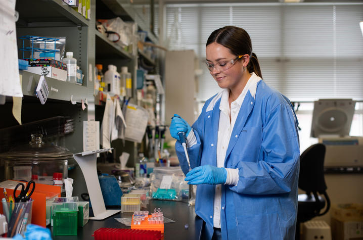 UK undergraduate Hollie Clifton is gaining hands-on research experience in the lab in UK's STEPS summer research program. Pete Comparoni | UK Photo