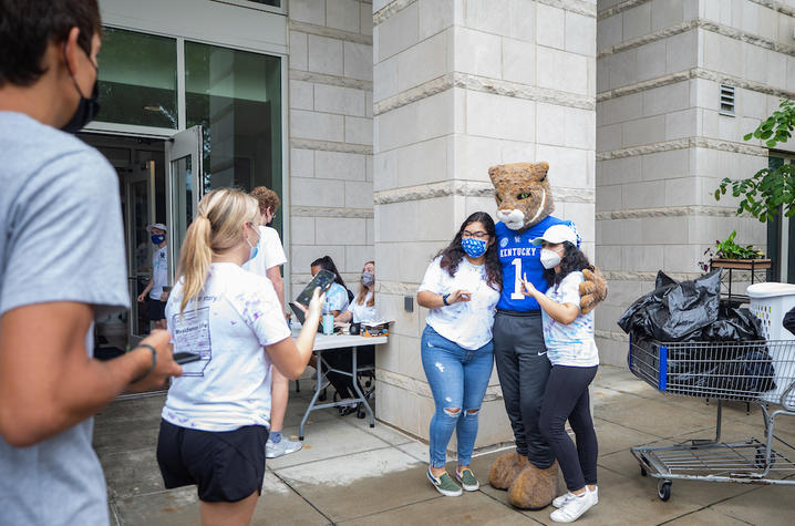 Move-in day on August 16, 2021. Photo by Pete Comparoni | UKphoto