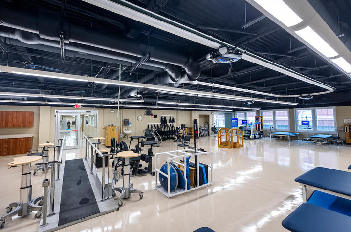 photo of an neurologic therapy gym