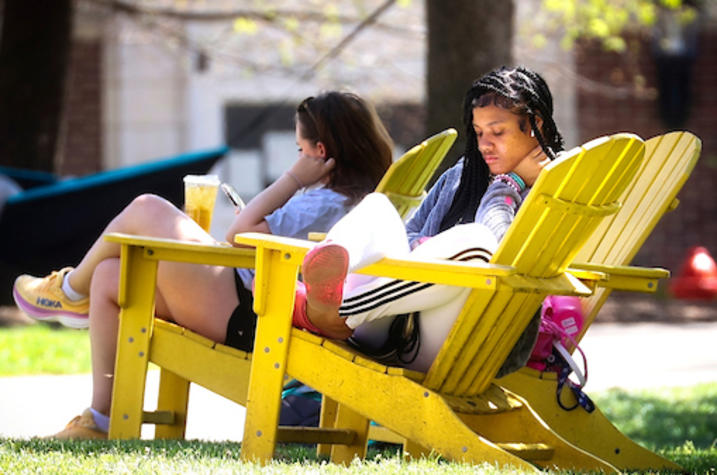 Girls reading. 