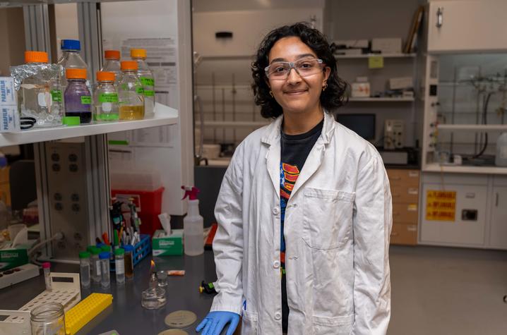 Beckman Scholar Hena Kachroo is researching biochemical approaches to address challenges of sustainable energy. Jeremy Blackburn | Research Communications.