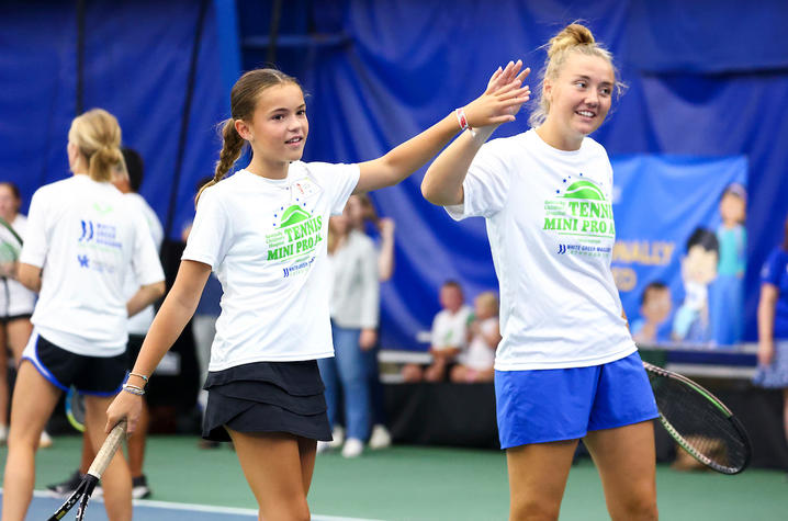 UK tennis player high fives a KCH patient