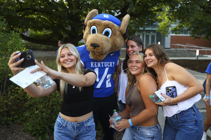 Freshman partake in the first ever Wildcat Welcome on Aug. 21, 2024. Photo by Carter Skaggs | UK Photo