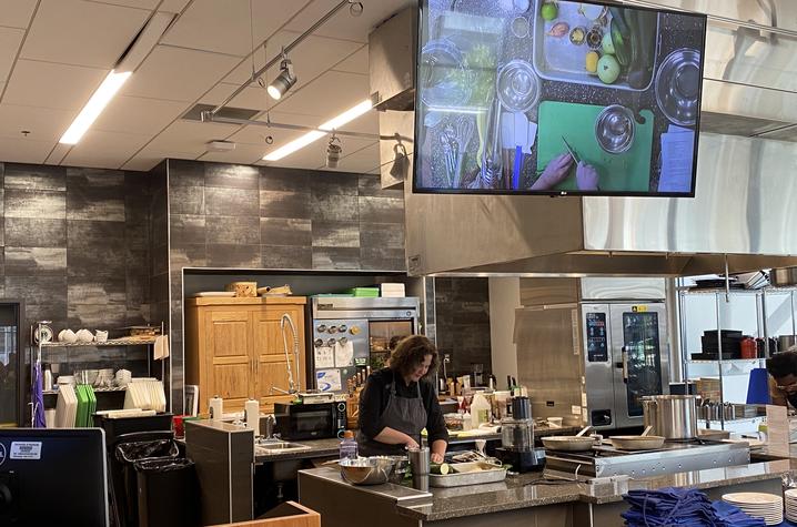 Chef Tanya Whitehouse of UK's Food Connection Learning Kitchen focused the first series of classes on vegetable meals to prove that veggies can taste good and be satisfying. Photo by UK HealthCare Brand Strategy.