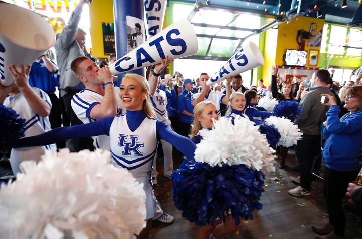 photo of cheerleaders and fans at Alumni pep rally 