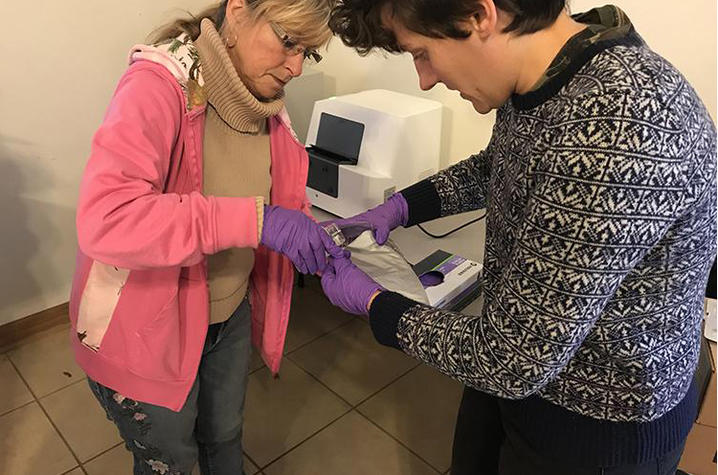 Citizen scientists, Nina McCoy (left) and Ricki Draper (right)