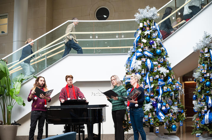 UK Opera Theatre Carolers 2023 holiday performance. James Shambhu, UK Arts in HealthCare.