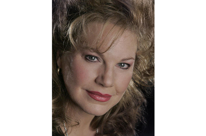 headshot photo of Cynthia Lawrence