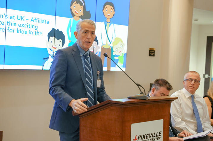 Image of Donovan Blackburn speaking at podium