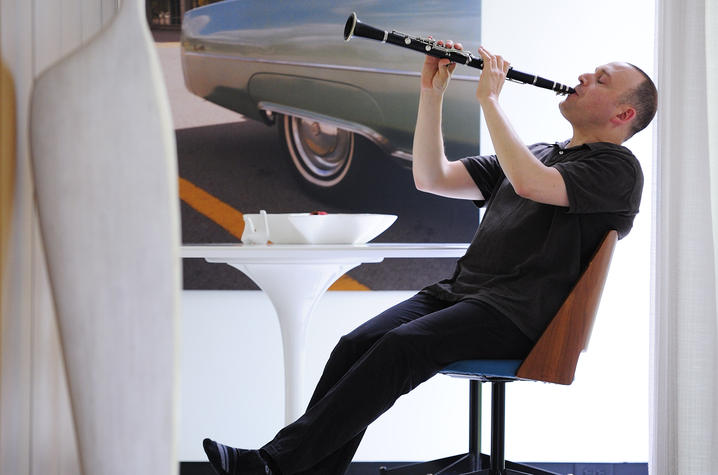 photo of Derek Bermel seated playing clarinet