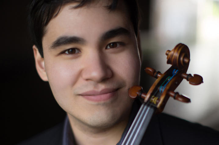 photo headshot of Eric Silberger with violin