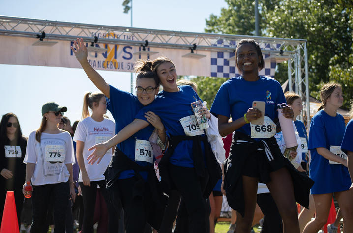 students running 5K