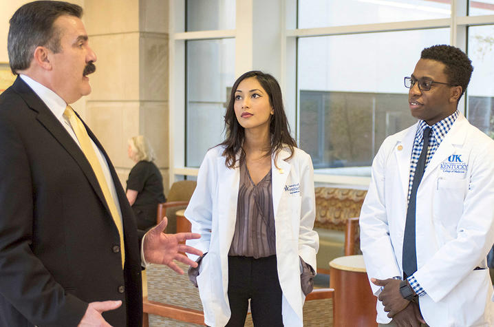 This is a photo of Dr. Mark Newman talking with UK College of Medicine Students