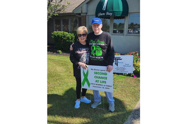 Image of Steve and Janice at an organ donor and recipient fundraiser