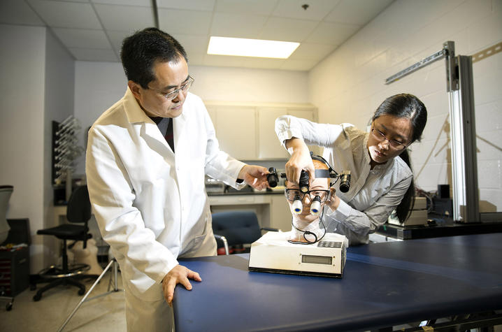 Guoqiang Yu in the lab