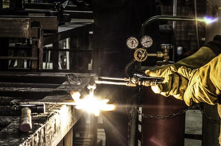 photo of gloved hands in metalworking class at Fine Arts Institute