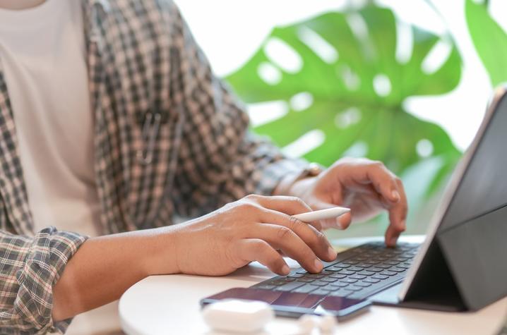 Man using a computer. 