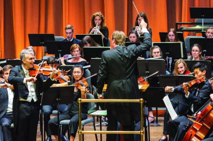 photo of UK Symphony Orchestra performing with Gil Shaham