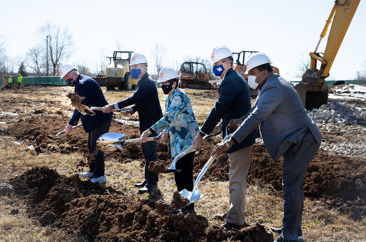 photo of groundbreaking with Woodbury on building and lab at Coldstream Research Campus