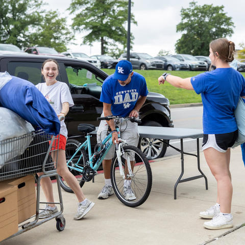 A student moving in to her residence hall.