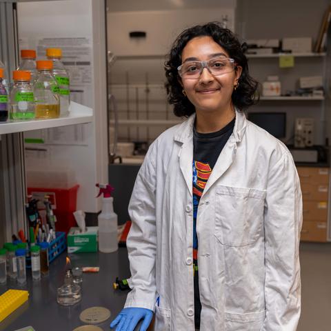 Beckman Scholar Hena Kachroo is researching biochemical approaches to address challenges of sustainable energy. Jeremy Blackburn | Research Communications.