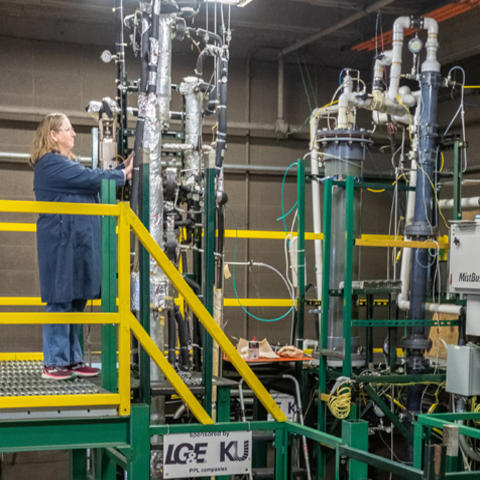 UK researchers will design, retrofit, and research a dual solvent CO2 capture system on CAER’s existing 0.1 MWthermal bench-scale facility using natural gas-derived flue gas. Pictured: Principal Investigator Heather Nikolic. Photo by Mark Mahan.