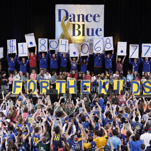 photo of students at DanceBlue