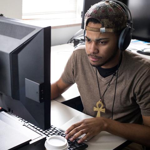 photo of student in UK Libraries Diversity Scholar Internship program working at computer 