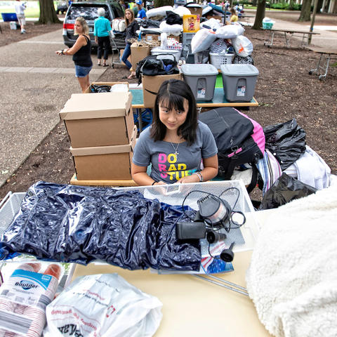 student during Move-In 2018