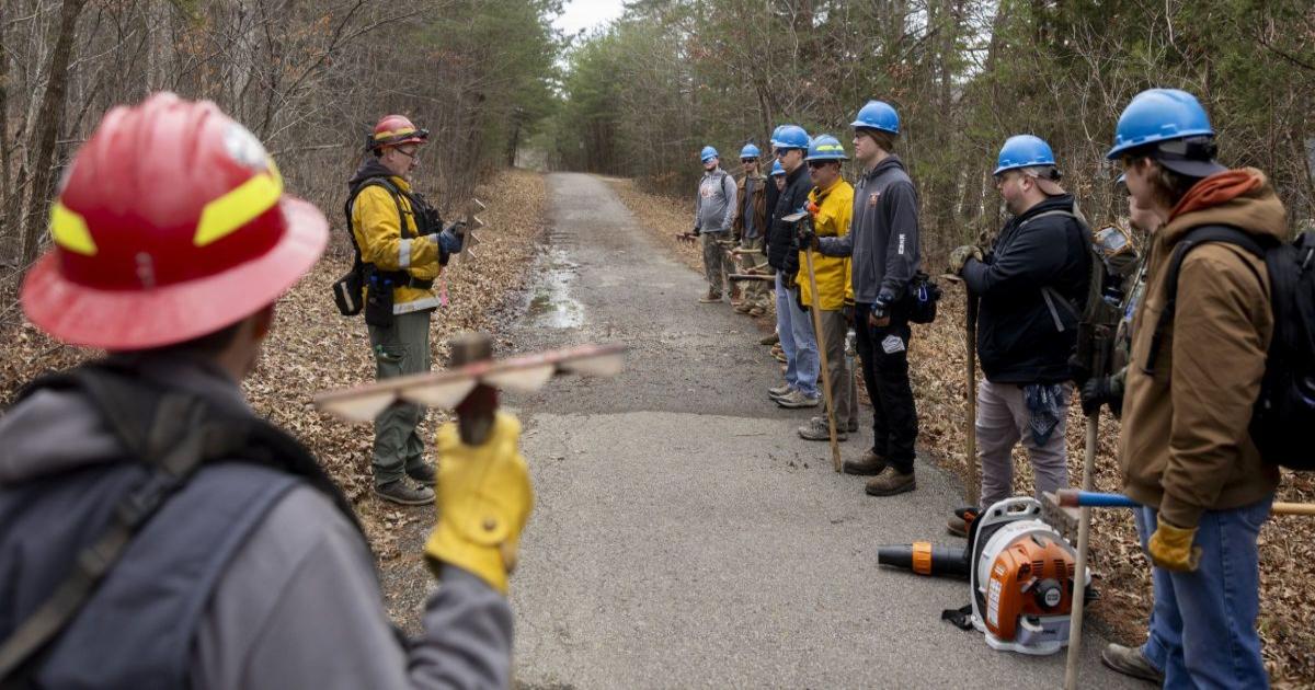 ‘Safety comes from experience’: UK Forest Fire Field Day provides students with essential firefighting skills