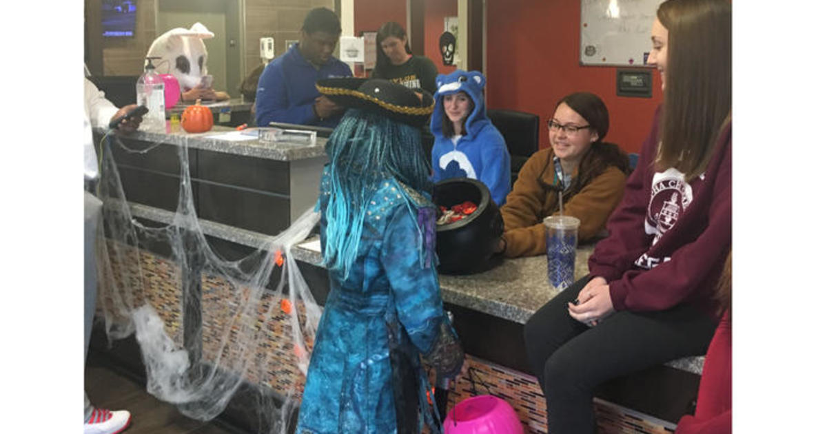 Uk Celebrates 25 Years Of Halloween In The Halls 