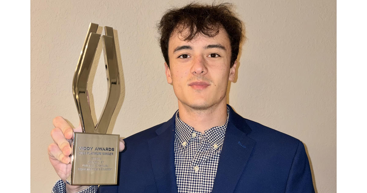 Student earns international Platinum Viddy Award for Lewis Honors College video