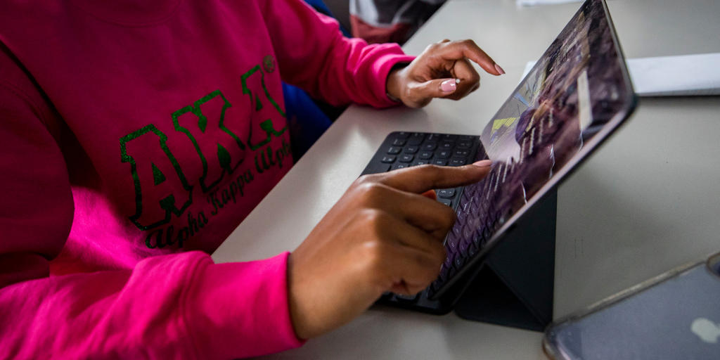 UK Board Approves iPads for First-year Students in Fall 2021 - Vimarsana News