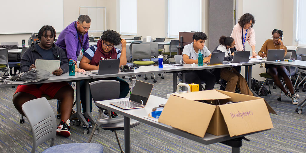 Bright Pathways partnership inspires success for rising 9th grade students - Vimarsana News