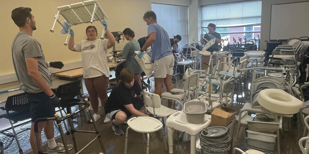 Student-run program helps provide medical equipment to Eastern Kentuckians impacted by flooding - Vimarsana News