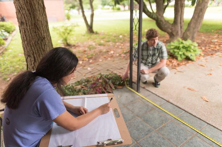 photo of students in HP Hybrid Field School at work 