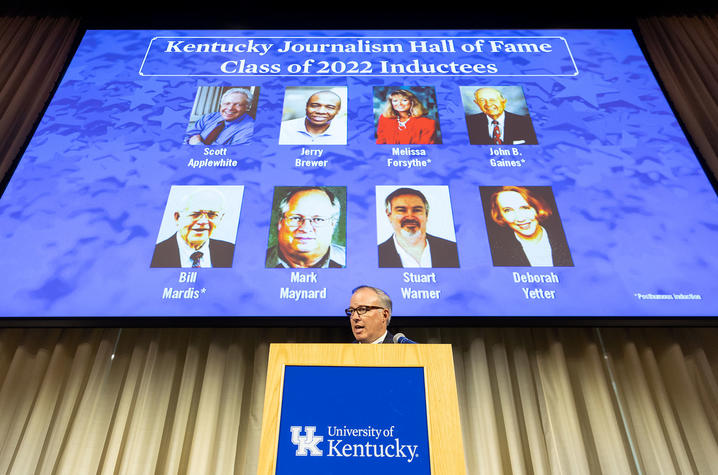 Duane Bonifer, president of the UK Journalism Alumni Association, speaks before the 2022 class of journalists are inducted into the Kentucky Journalism Hall of Fame. Photo credit Jack Weaver.  