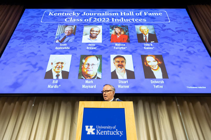 Duane Bonifer, president of the UK Journalism Alumni Association, speaks before the 2022 class of journalists are inducted into the Kentucky Journalism Hall of Fame. Photo credit Jack Weaver.