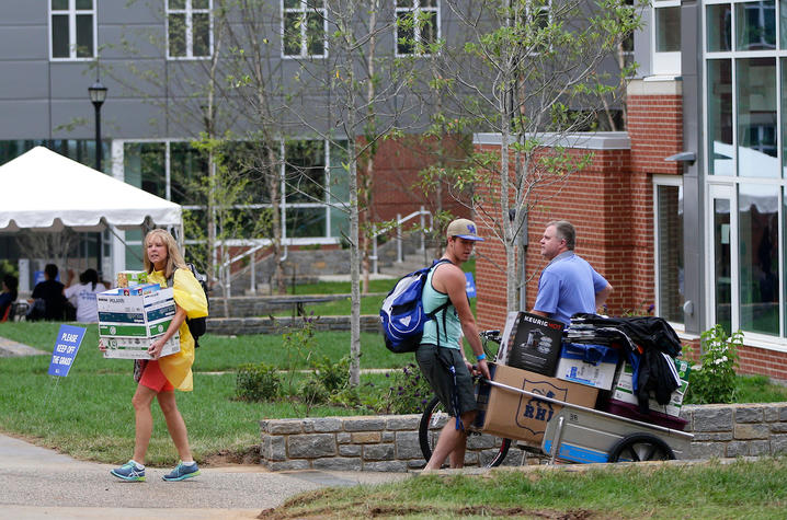 This is a photo of a student and his family moving onto the UK campus.