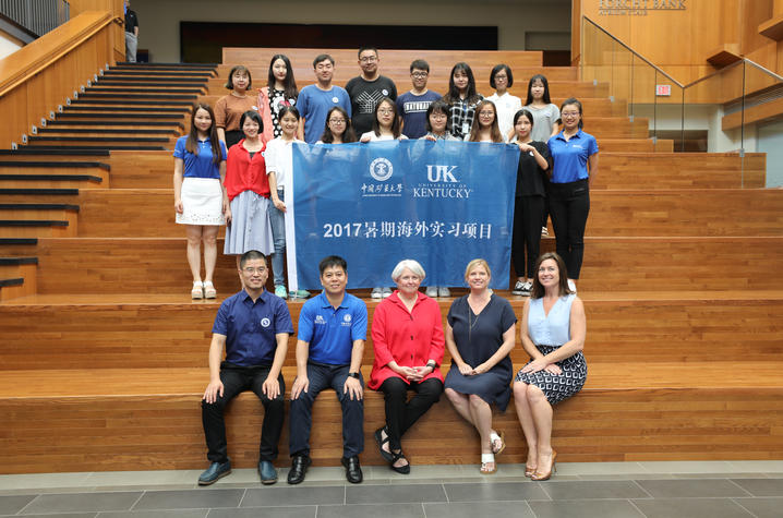 Chinese college students at Gatton College with UK faculty and hosts 