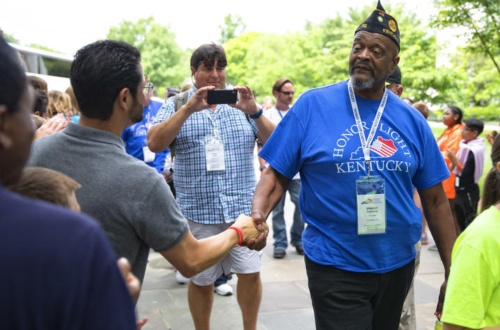 Photo of a veteran being welcomed to Washington D.C.