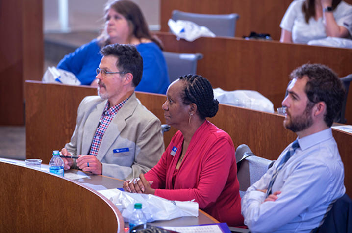 photo of members of Staff Senate at 2017 meeting