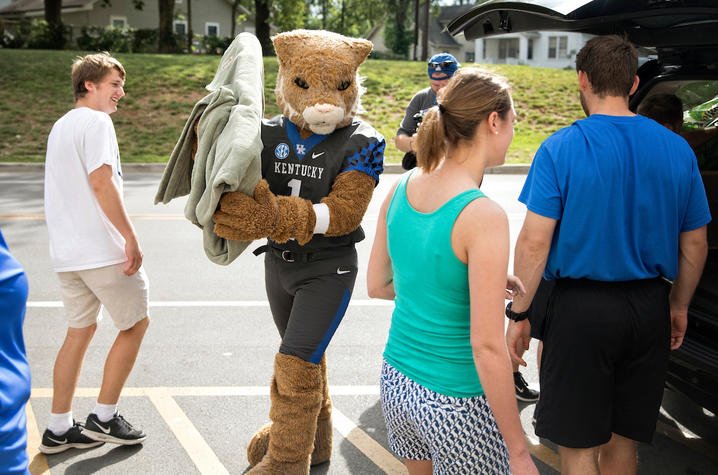 The Wildcat Helps with UK Move-In 2017
